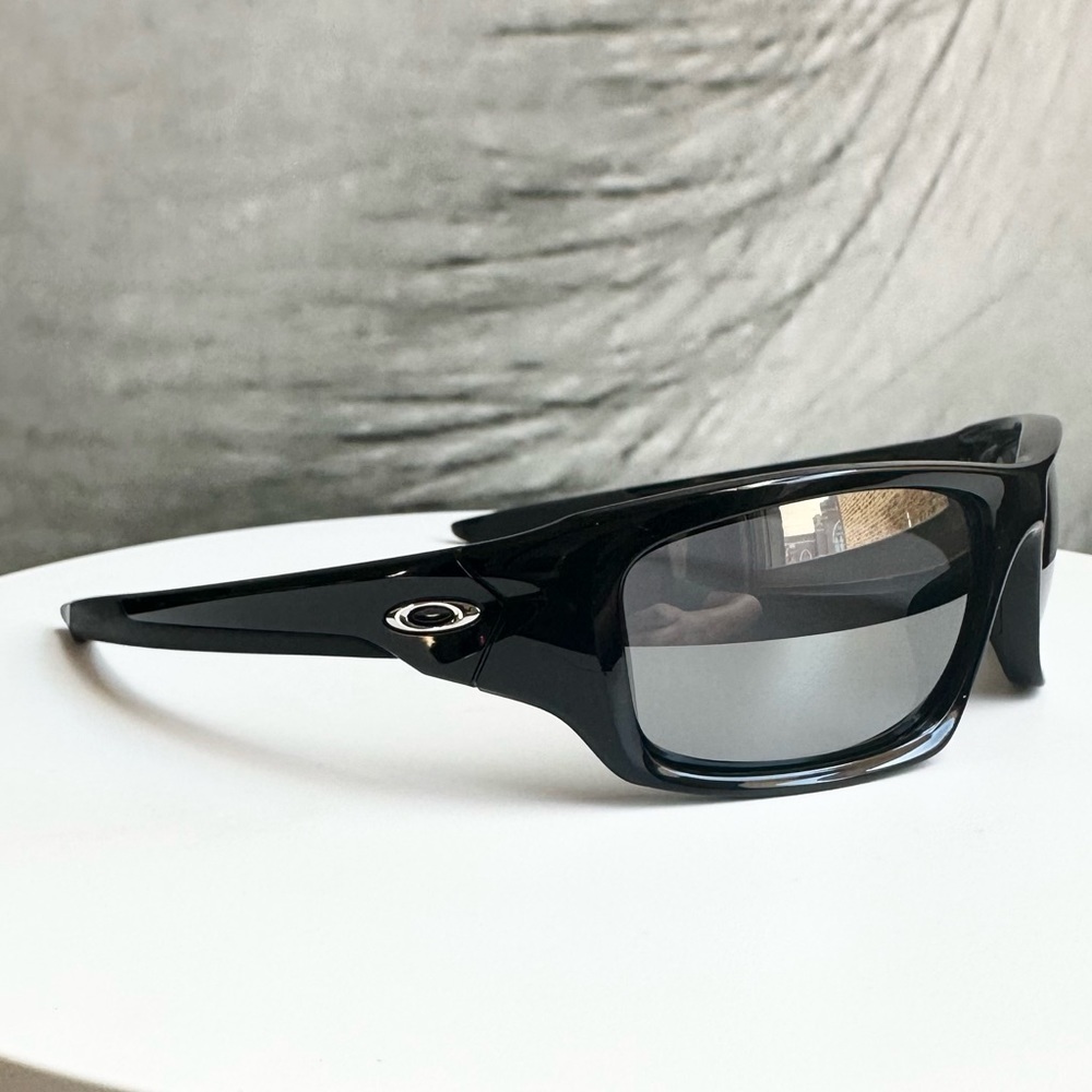 🕶️OAKLEY 🕶️ Valve Black Sunglasses OO9236 - Picture 6 of 15